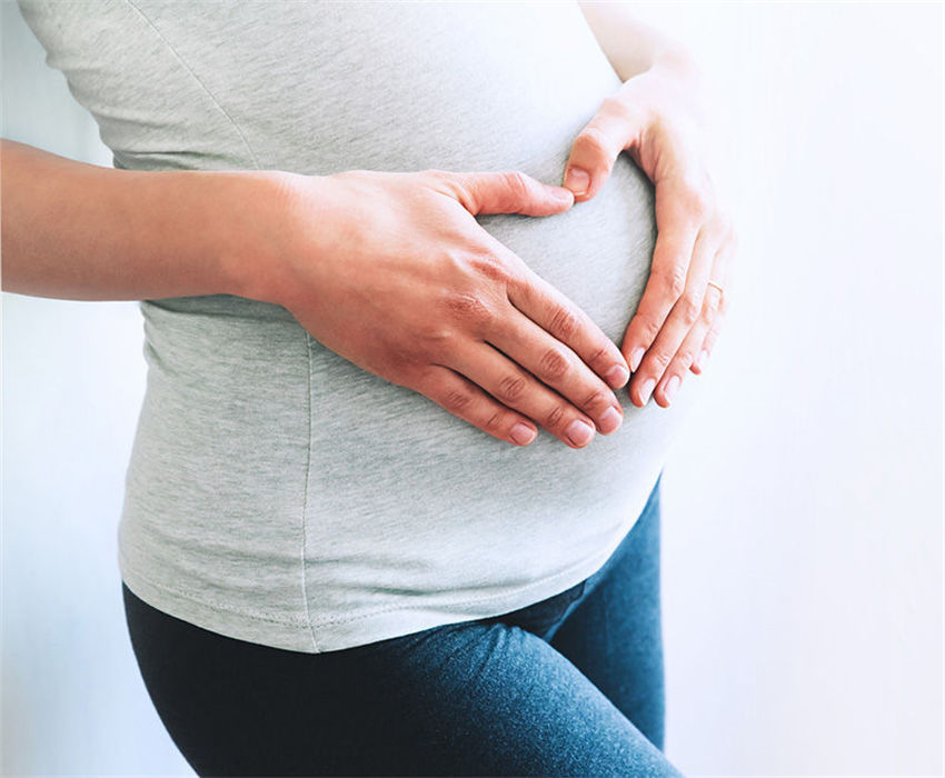 ͨ���н���Ѱ���ǵĸ�ĸ